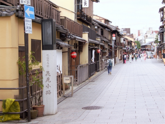 歴史ある街並みを誇る古都京都 無電柱化まちづくりで さらに美しく魅力的なまちなみへ 無電柱化の独立系企業 株式会社ジオリゾーム