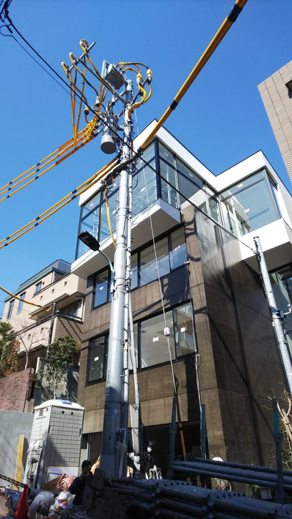 おりゃっ！！と電柱を引っこ抜いたことについてお話します。私たちが 